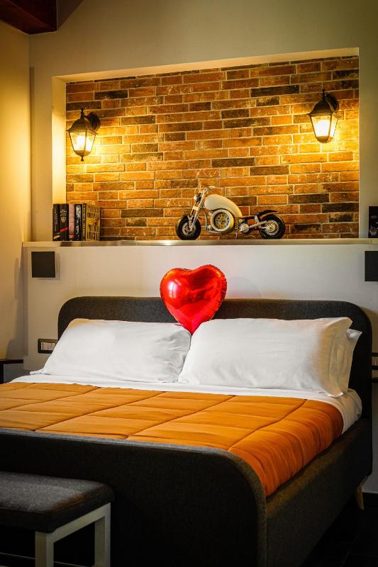 Monsuite Relais a Monserrato - Lussuosa Suite con Spa