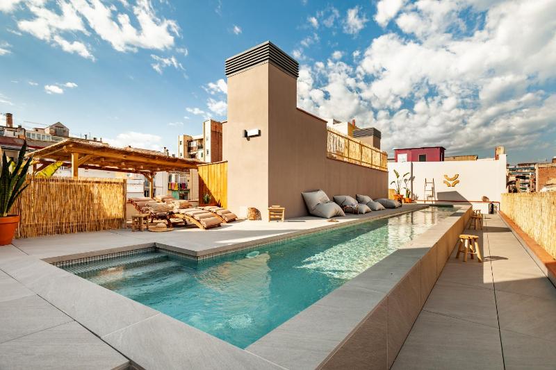BENI - 1 bedroom apartment with pool and terrace in Gracia — комфортный отель в Барселоне