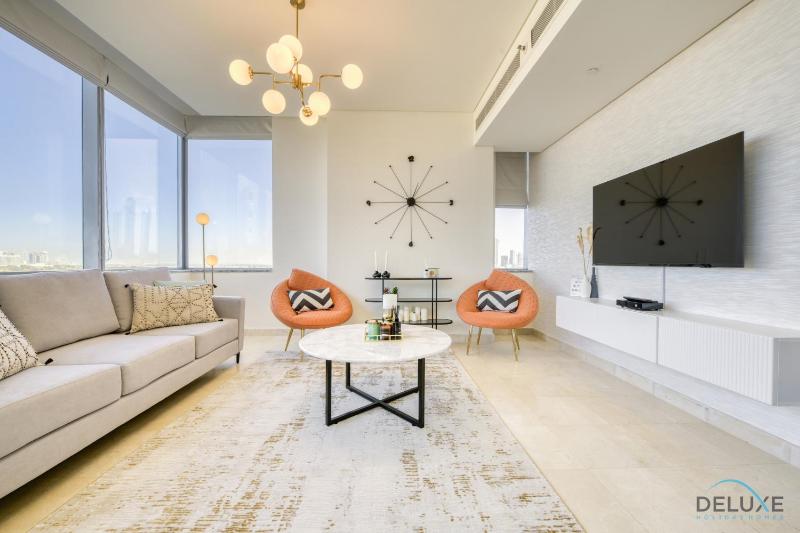 Limited Offer Cozy 1BR with Pool & Prime Location by Deluxe Holiday Homes — отель с удобным расположением в Дубае