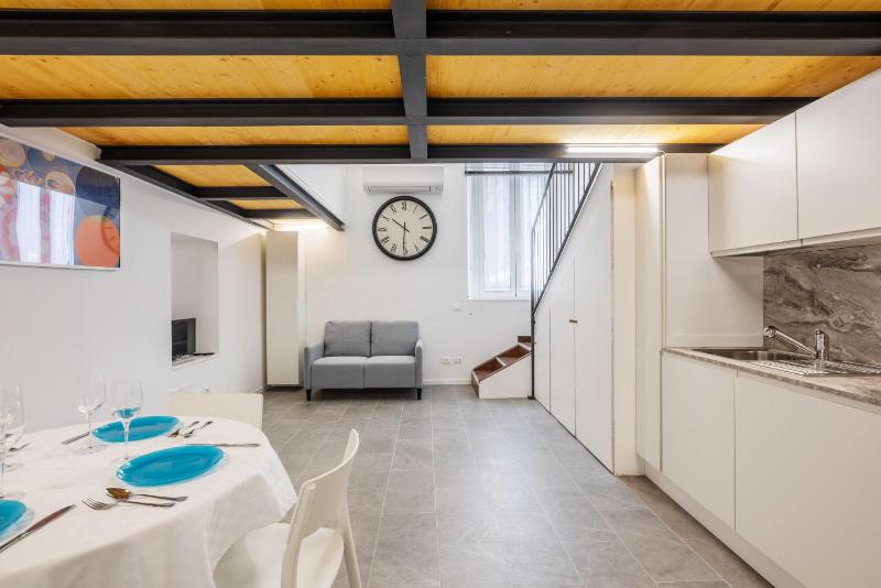 Comfy and nice studio on the Navigli river by Eayslife — отзывы гостей и цены