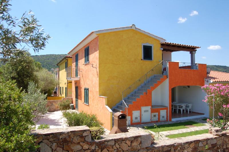 Via Costantino a Budoni - Tranquilli appartamenti con BBQ
