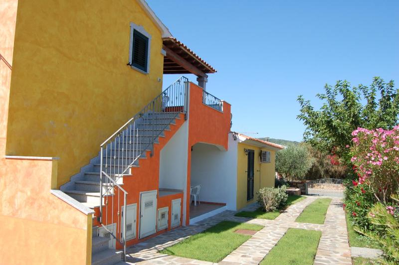 Via Costantino a Budoni - Tranquilli appartamenti con BBQ