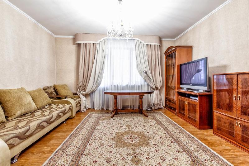 422. Apartamenty v centre s vidom na gory. Otlicnyj variant dla turistov i komandirovannyh — отель с удобствами в Алматы