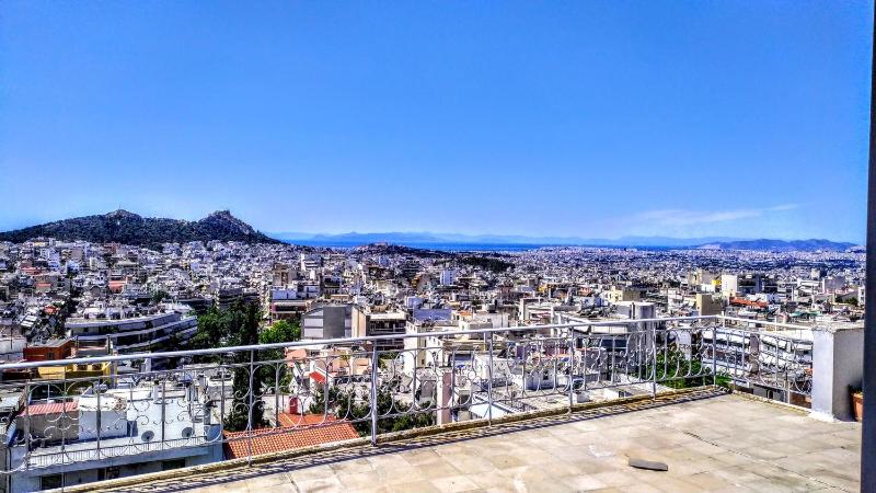 Athens PANORAMIC VIEW..Room apartment.Huge Balcony — отель с удобным расположением в Афины