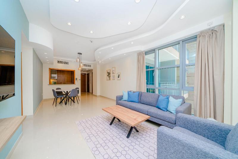 ALH Vacay - 2 Bedrooms in Downtown Dubai — отель с удобным расположением в Дубае
