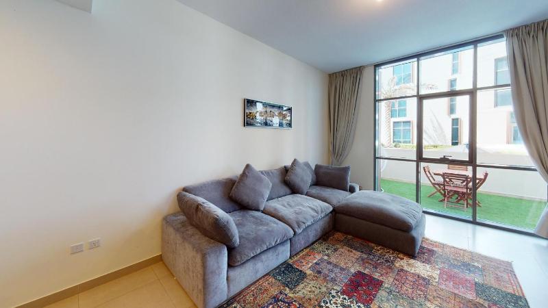 Hometown Apartments - Brand New 2BR Apartment in Dubai Wharf 2 — отзывы гостей и цены
