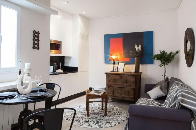 Цены на City Center Trendy & Charming Private Apartment в Мадриде
