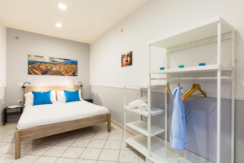Ventaglieri ground floor Room by Wonderful Italy — отель с удобным расположением в Неаполе
