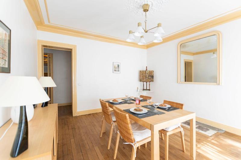 Your home in Paris ! — забронировать отель в Париже