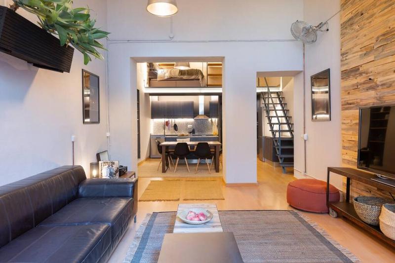 MOJAVE - Modern Duplex with Private Terrace — отель с удобным расположением в Барселоне