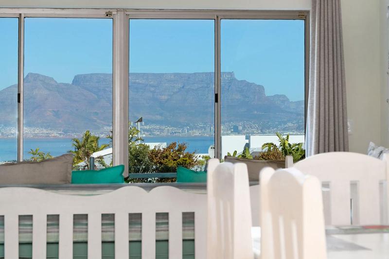 J's Audacious Living West Beach Self Catering — отель в Кейптауне, Южноафриканская Республика