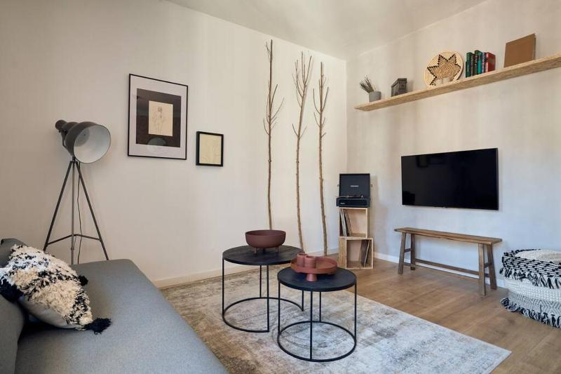 YANGRA - Two Bedroom Apartment in Consell de Cent — отель с удобствами в Барселоне