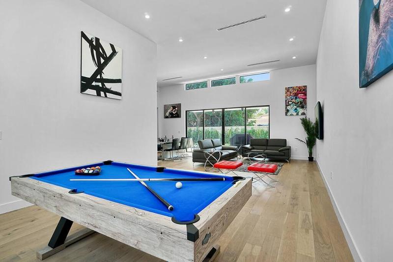 Villa Rav 4BRM/3BTH Pool, Hot Tub and Parking — отель с удобным расположением в Майами
