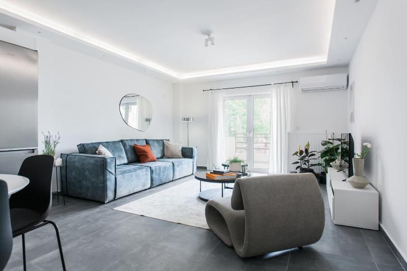 Stellar 3BR Apartment with Balcony by UPSTREET — отель с удобствами в Афины