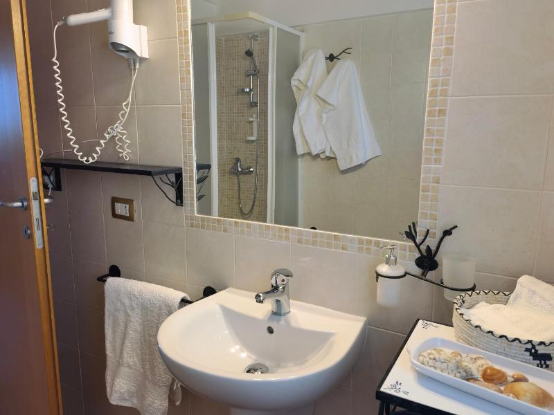 Corte degli Ulivi a Tresnuraghes - Albergo con Piscina