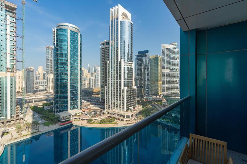 ATRIA - Luxury 2 Bed - FAST WIFI - Lake Views — комфортный отель в Дубае