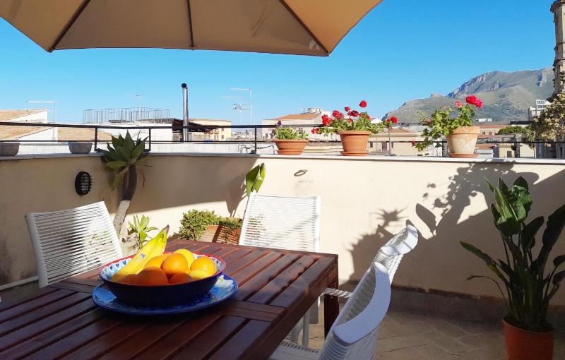 [TERRACE WITH VIEW] Attic in old town BallarHome — забронировать отель в Палермо