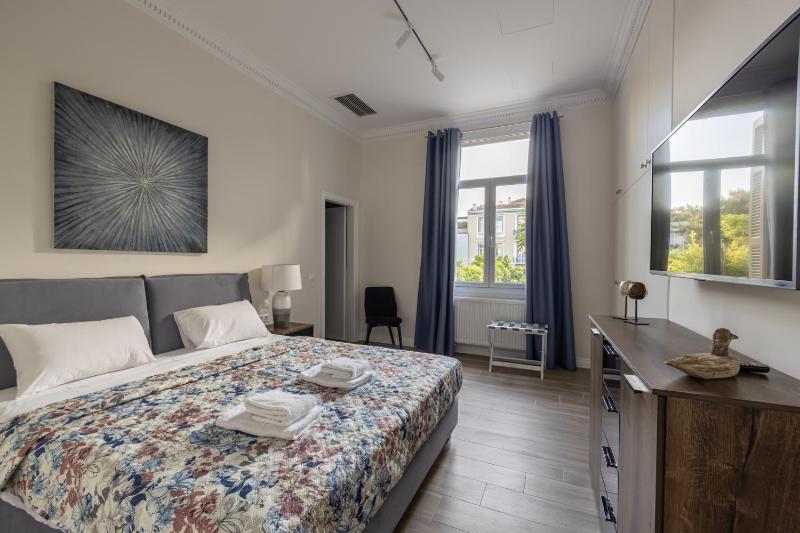 Цены на Plaka's Privileged Accommodation в Афины