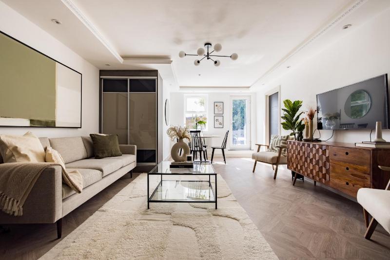 Цены на The Battersea Flat - Exquisite 2BDR Flat with Terrace в Лондоне