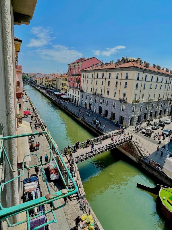 THE MIDDLE HOUSE NAVIGLI- nel cuore dei Navigli — отель в Милане, Италия