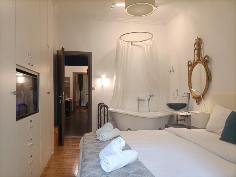 Elegant Apartment — комфортный отель в Афины