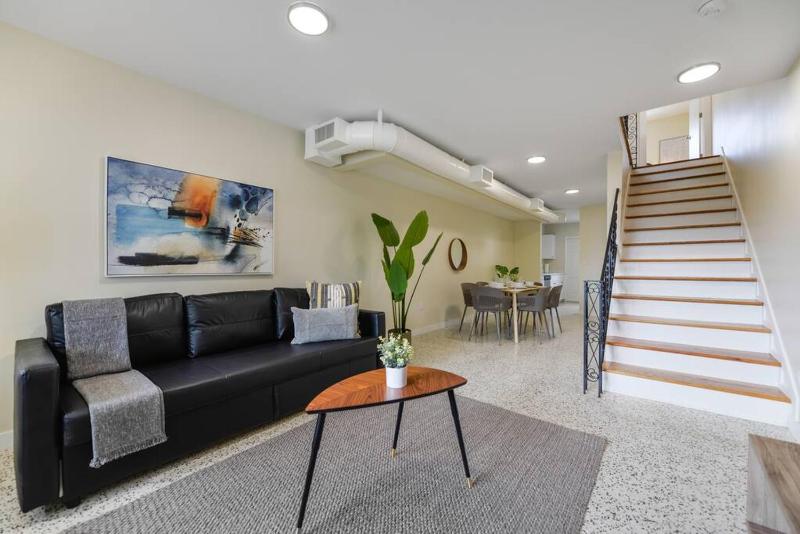 Gorgeous 2 BR Residence Close to Miami Beach 6 — отель с удобствами в Майами