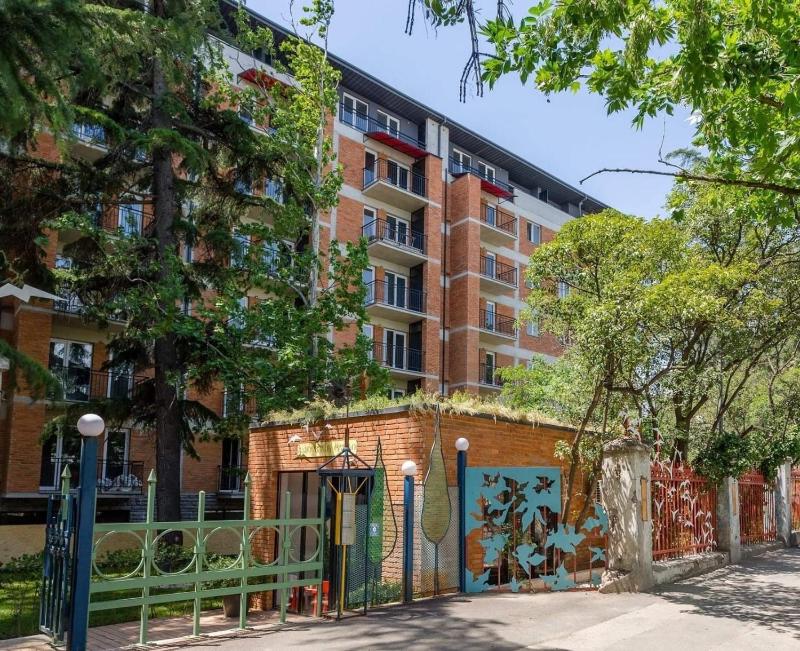 The Yellow Brick Apartment — отель с удобствами в Тбилиси