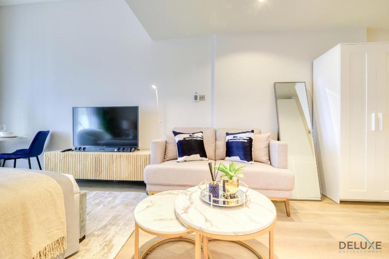 Stunning Studio at Marina Views A Dubai Marina by Deluxe Holiday Homes — отель с удобным расположением в Дубае