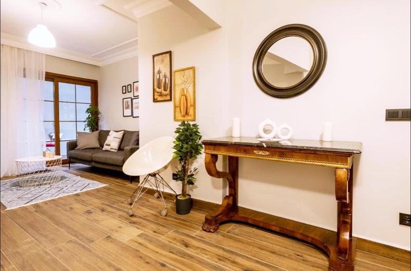Spacious and comfy 2BR in the heart of Cihangir — отзывы гостей и цены