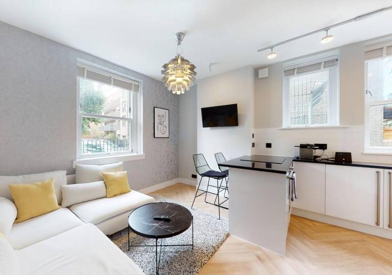Modern 2 bedroom flat in Hampstead Heath — забронировать отель в Лондоне