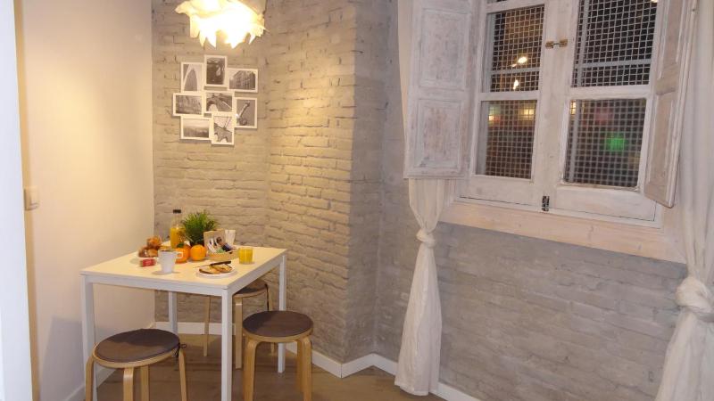 Lovely Apartment in Valencia WIFI Free — отель с удобным расположением в Валенсии