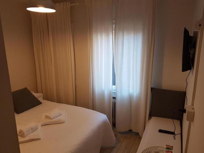 Цены на Al Portico Guest House в Венеции