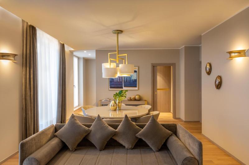Цены на Starhotels Duomo Terrace Apartment - 1 Bedroom в Милане