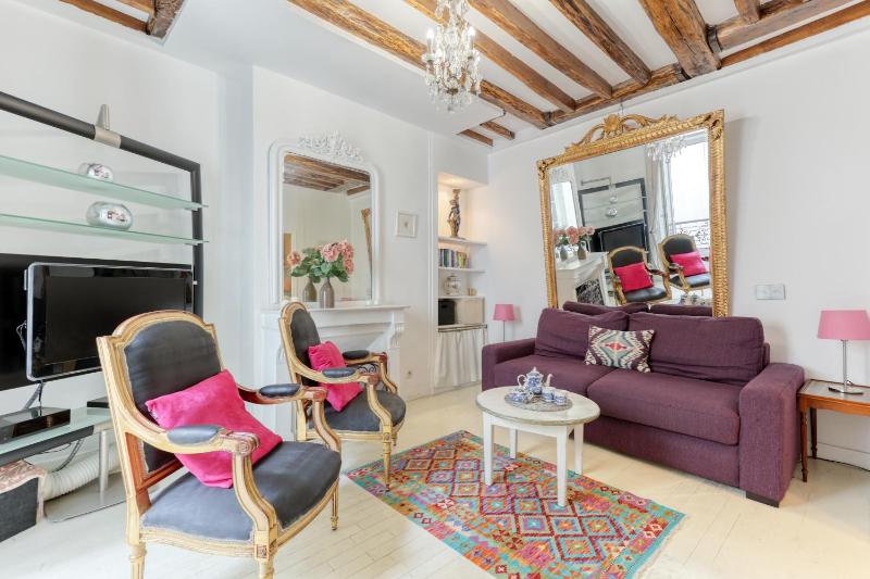 Parisian Cocoon 1bdr Flat - Prime Loc le Marais — забронировать отель в Париже