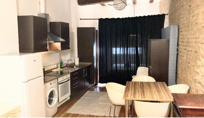 4 LOFT TEMPORAL EN CIUTAT VELlA — комфортный отель в Валенсии