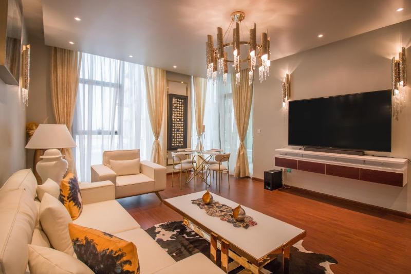 Luxurious 2BR - Fully Upgraded - High-end facilities — отель с удобствами в Дубае