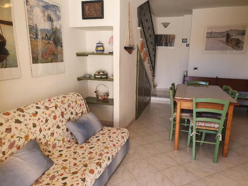 Casa Birba ad Àrbatax - Incantevole Casa con Giardino