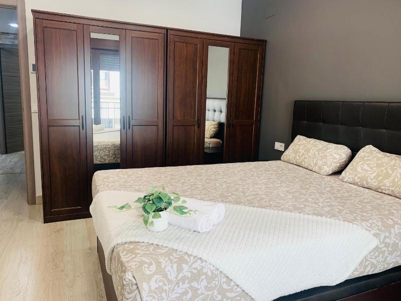 Apartamento Deluxe, 4 habitaciones, Parking — отель с удобствами в Мадриде