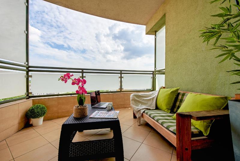Цены на Family apartment with a terrace on Aleje Jerozolimskie в Варшаве