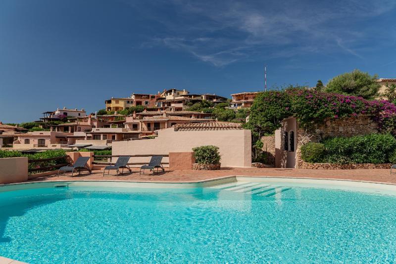 Marina View a Porto Cervo - Elegante Appartamento Panoramico