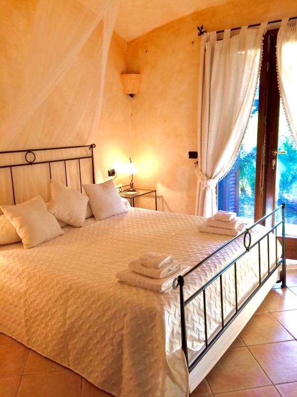 Villa Franci a Santa Teresa - Accogliente B&B con giardino