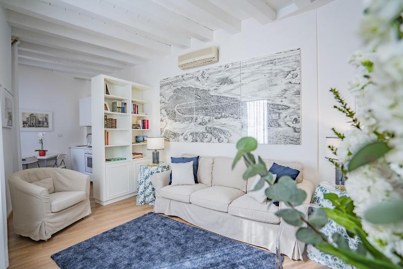 Ca' Dei Musicanti 1 Charming Apt in Cannaregio — отель в Венеции, Италия
