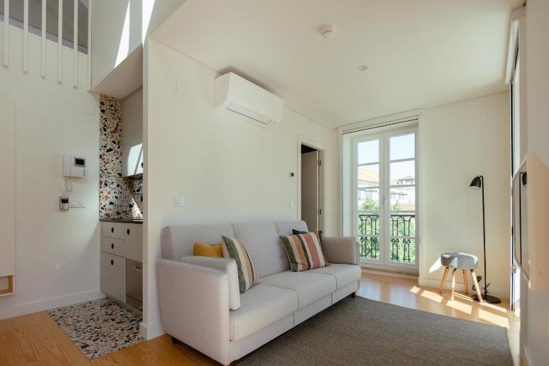 Trindade 19 Apartments - 3C Viosinho — забронировать отель в Лиссабоне