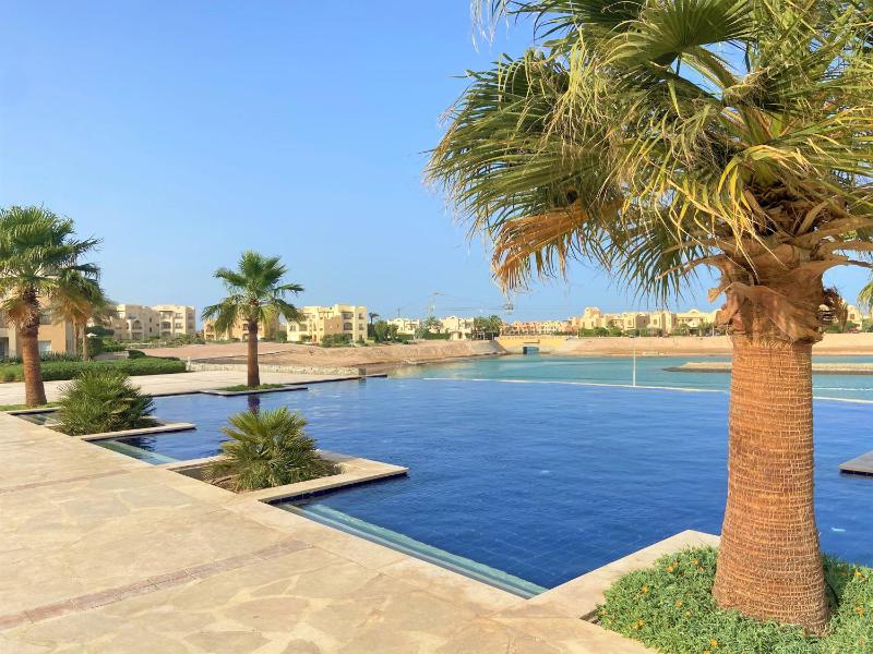 La Notina-3 BR Apt in Waterside, pool/lagoon view — комфортный отель в Хургаде