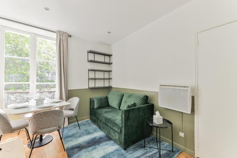 Independant flat: canal st martin&trains stations! — комфортный отель в Париже