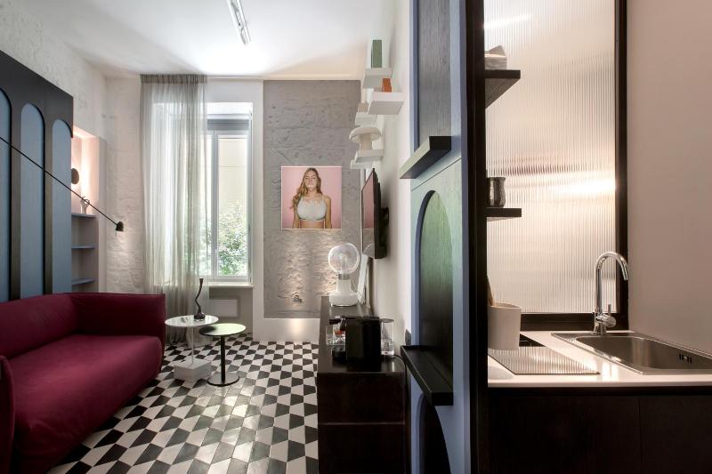 CocoMorghen Apartment — отель с удобствами в Неаполе