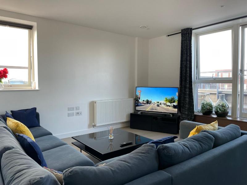Modern & Spacious Penthouse in North London — комфортный отель в Лондоне