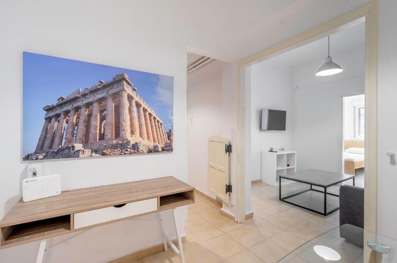 Apartment 1km from Acropolis Filoppapou Hill — отель с удобствами в Афины