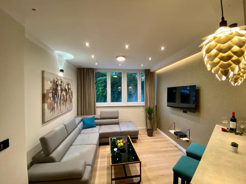 IvArt, City Center, Lux 2BR apartment, 2 Queen Size Beds — забронировать отель в Белграде
