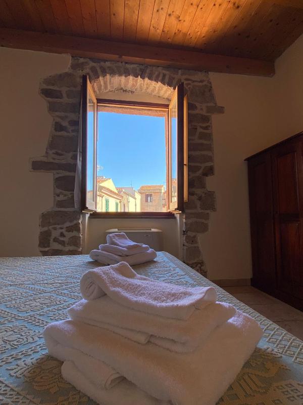 La Vecchia Torre a Bosa - Camere con vista città